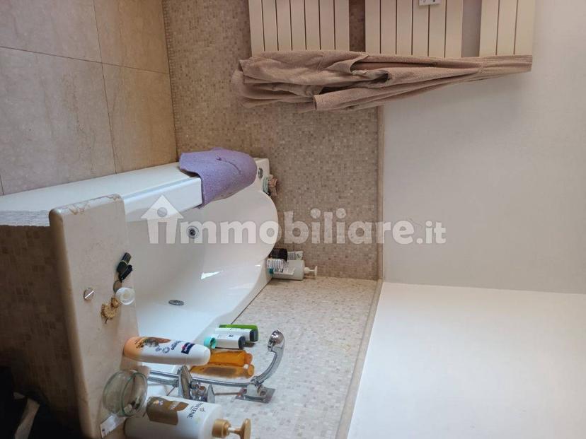 Appartamento via Ludovico Ariosto 24, Semicentro, Vercelli — foto 5 di 11