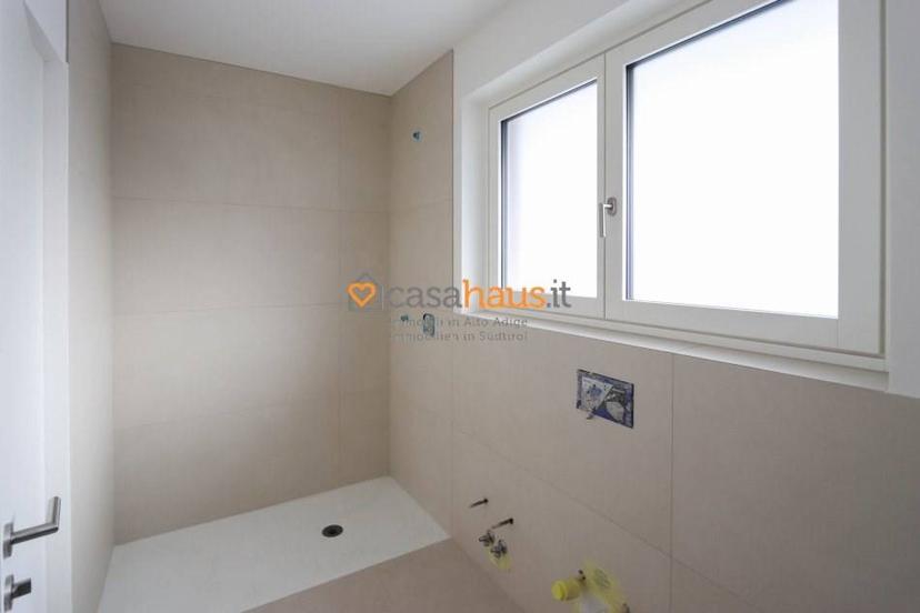 Trilocale nuovo, quarto piano, Centro, Bolzano — foto 5 di 6