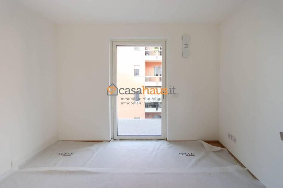 Trilocale nuovo, quarto piano, Centro, Bolzano
