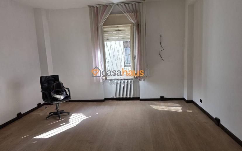 Monolocale ottimo stato, primo piano, Centro, Bolzano — foto 10 di 11