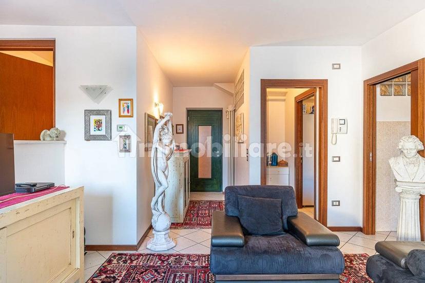 Trilocale via Trento Trieste 54, Centro, San Vito di Leguzzano — foto 10 di 17