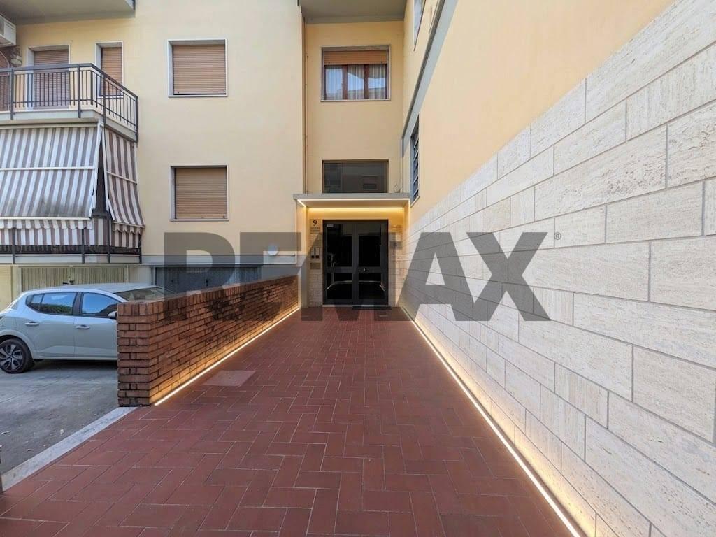Quadrilocale via sforza 9, Avenza, Carrara