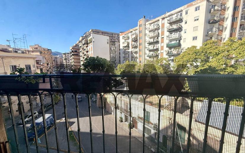 Trilocale piazza Raffaele Busacca 2, Malaspina, Palermo — foto 3 di 9