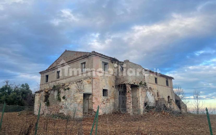 Casa colonica via Villa Zara, Fermo — foto 2 di 5
