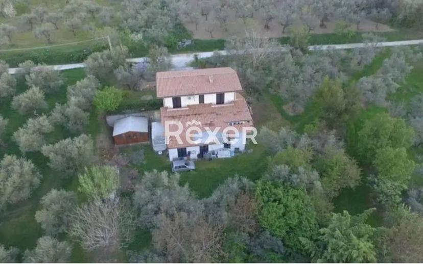 Villa unifamiliare Contrada Collefreddo, Loreto Aprutino — foto 7 di 11
