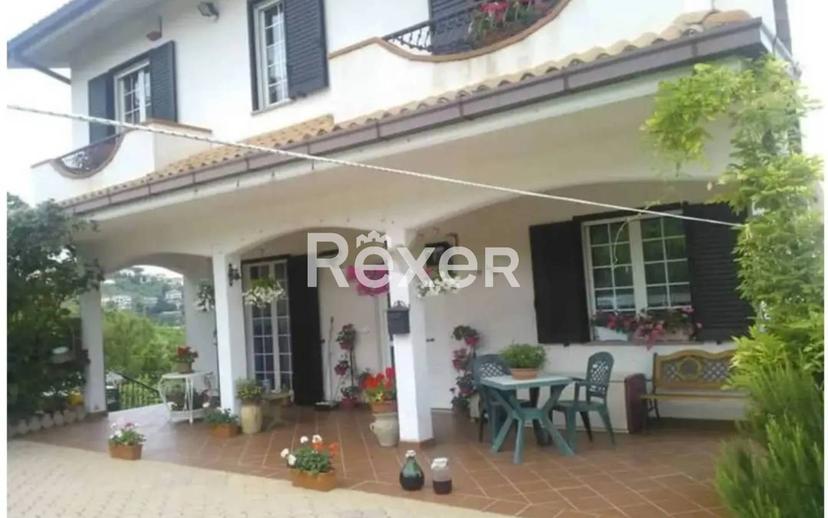 Villa unifamiliare Contrada Collefreddo, Loreto Aprutino — foto 9 di 11