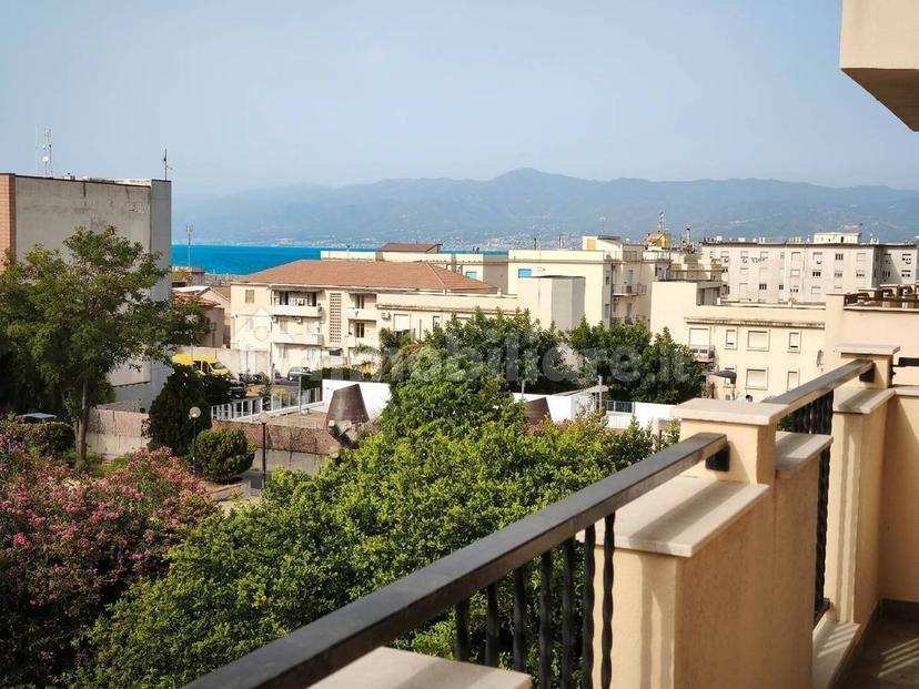 Quadrilocale viale Tommaso Campanella 27, Centro, Villa San Giovanni — foto 3 di 24