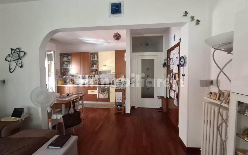 Trilocale ottimo stato, primo piano, Centro, Falconara Marittima — foto 9 di 11
