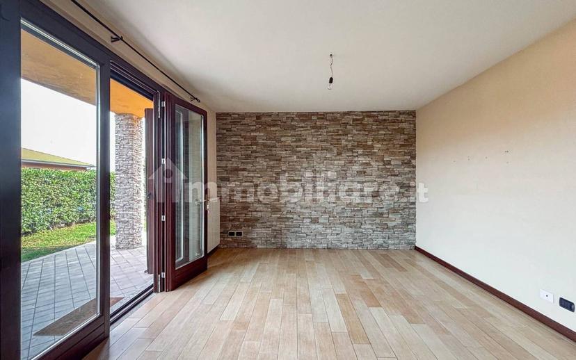 Trilocale via San Michele, Varano Borghi — foto 2 di 36