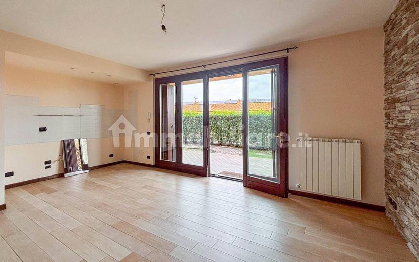 Trilocale via San Michele, Varano Borghi — foto 16 di 36
