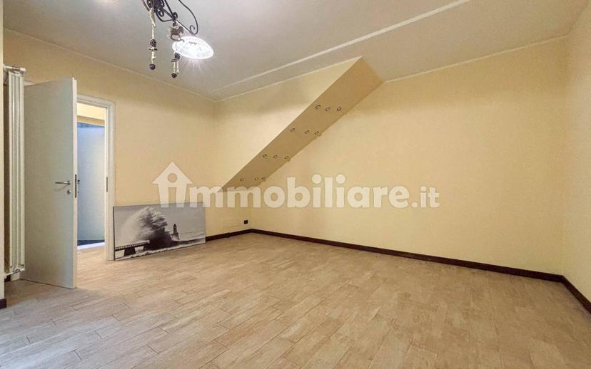 Trilocale via San Michele, Varano Borghi — foto 15 di 36