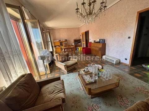 Appartamento da ristrutturare, secondo piano, Centro, Gravina di Catania
