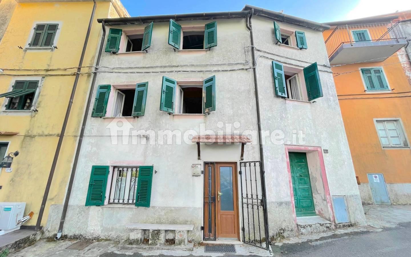 Terratetto unifamiliare 110 m², da ristrutturare, Centro, Arcola