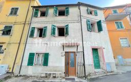 Terratetto unifamiliare 110 m², da ristrutturare, Centro, Arcola
