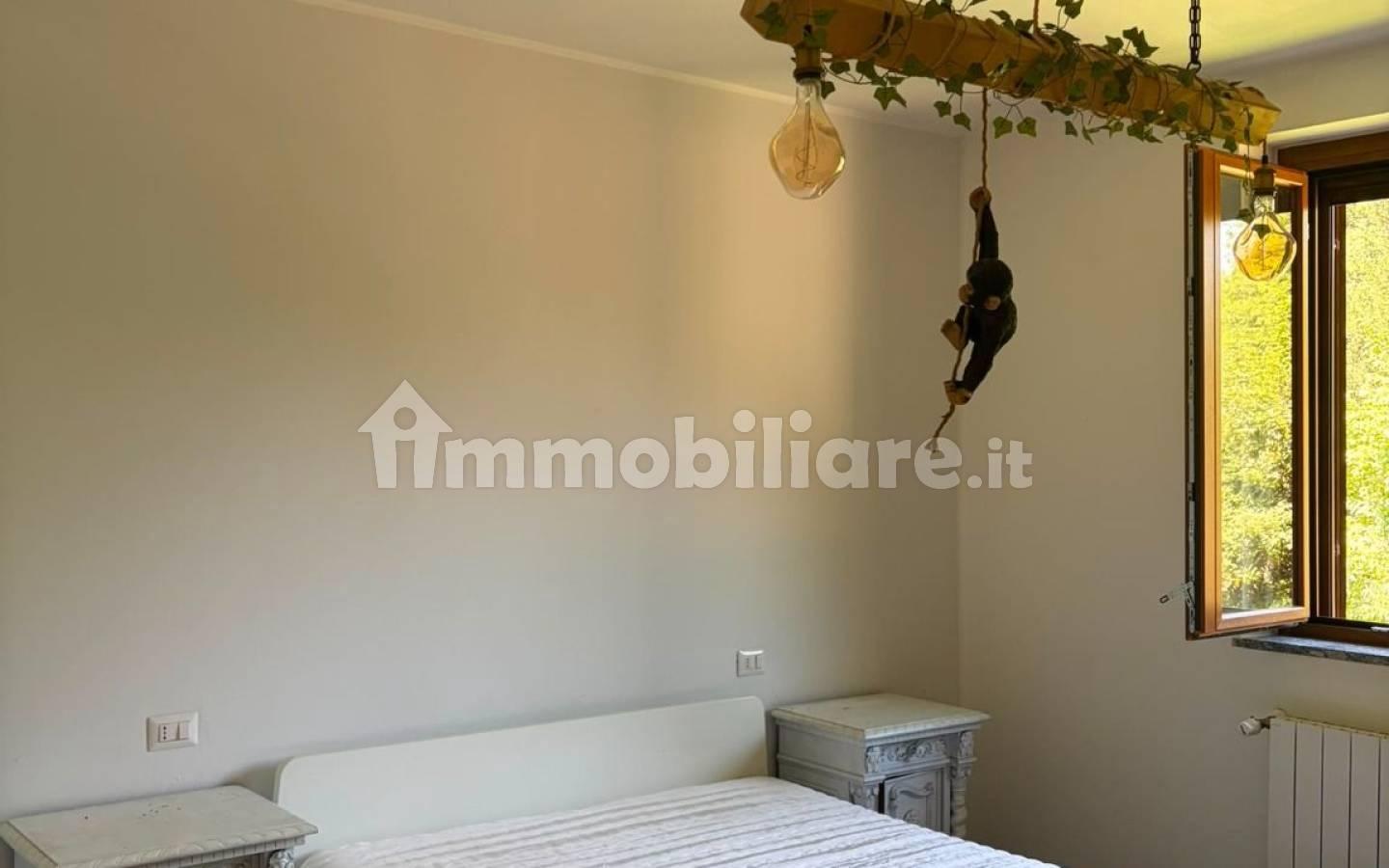 Trilocale via della Peschiera 7, Carate Brianza