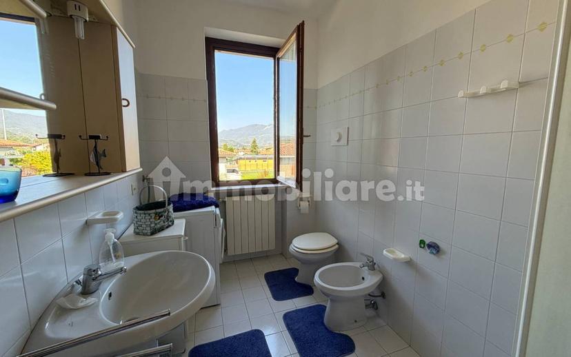Bilocale buono stato, secondo piano, Centro, San Felice del Benaco — foto 7 di 8