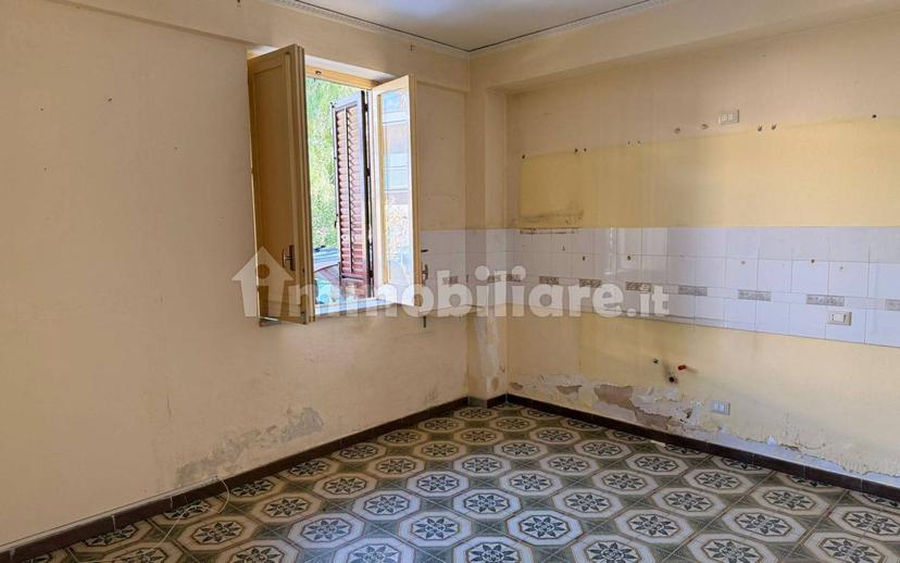 Trilocale piazza Pagliarelli, Olio di Lino, Palermo