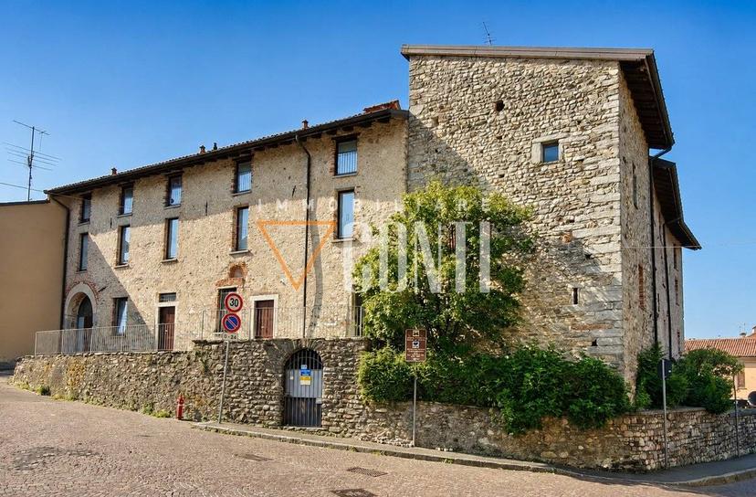 Trilocale via Cola di Rienzo, Masnago, Varese — foto 2 di 10