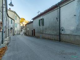 Appartamento via Alduino Barlettai, 25, Gerfalco, Montieri