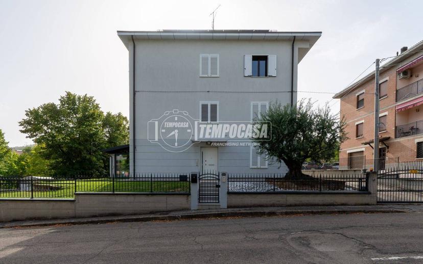 Villa bifamiliare, buono stato, 450 m², Centro, Castellarano — foto 70 di 74