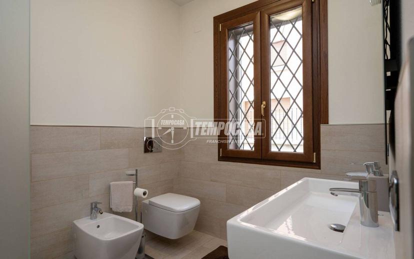 Villa bifamiliare, buono stato, 450 m², Centro, Castellarano — foto 10 di 74