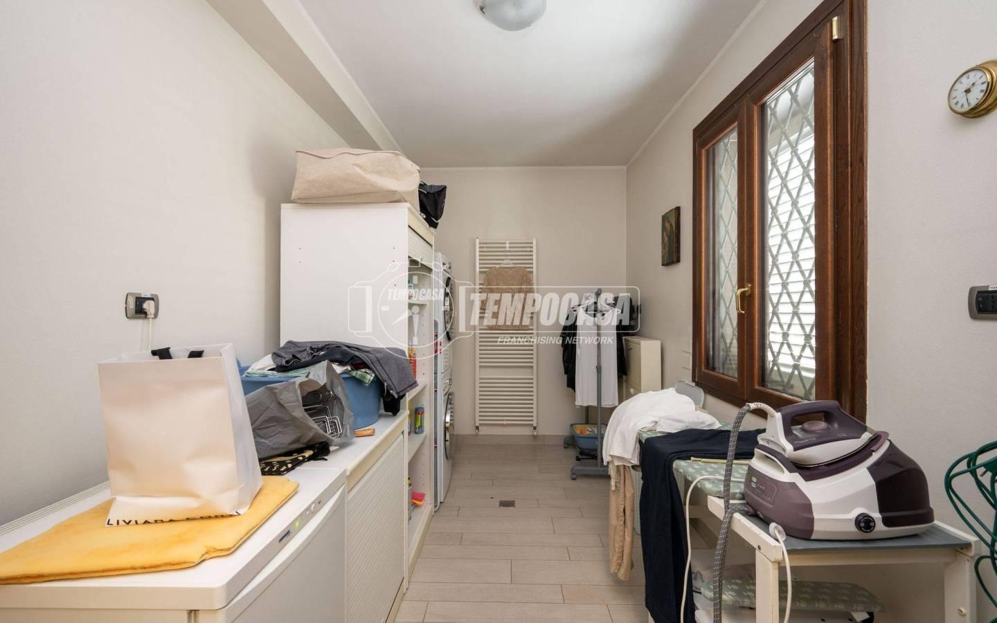 Villa bifamiliare, buono stato, 450 m², Centro, Castellarano