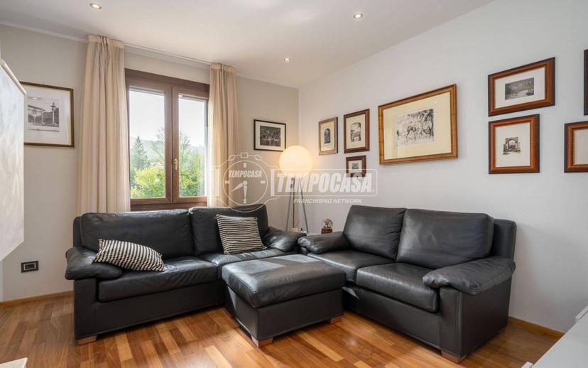Villa bifamiliare, buono stato, 450 m², Centro, Castellarano — foto 2 di 74