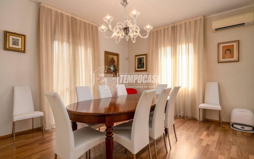 Villa bifamiliare, buono stato, 450 m², Centro, Castellarano — foto 73 di 74