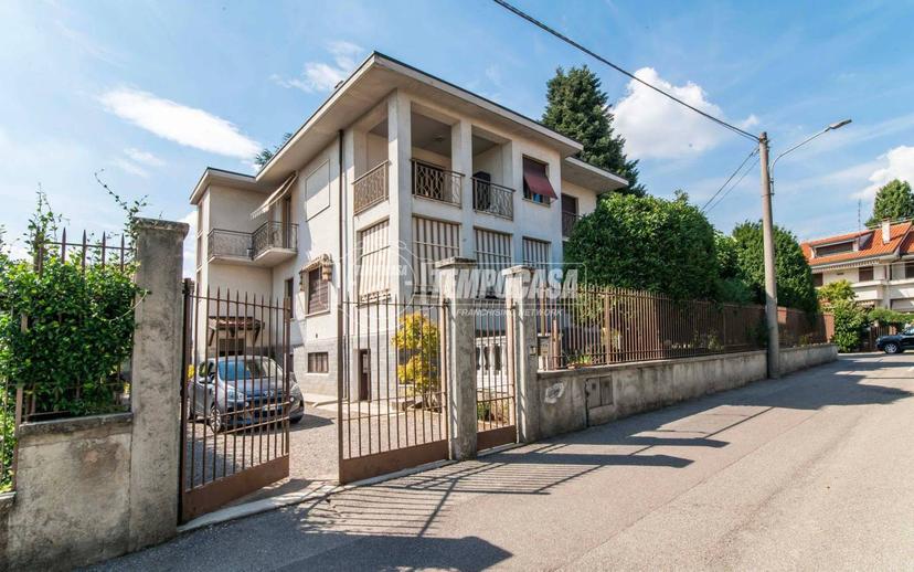 Villa bifamiliare via Enrico Toti 8, Gorla Maggiore — foto 4 di 22