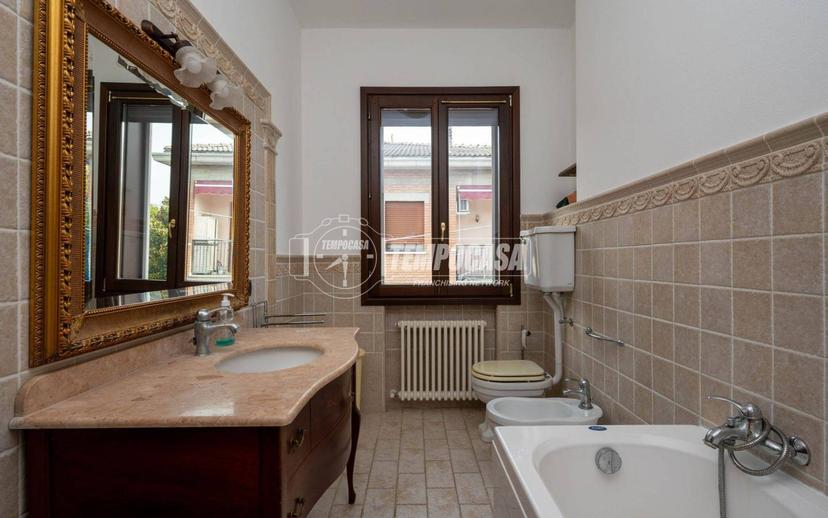 Villa bifamiliare, buono stato, 450 m², Centro, Castellarano — foto 27 di 74