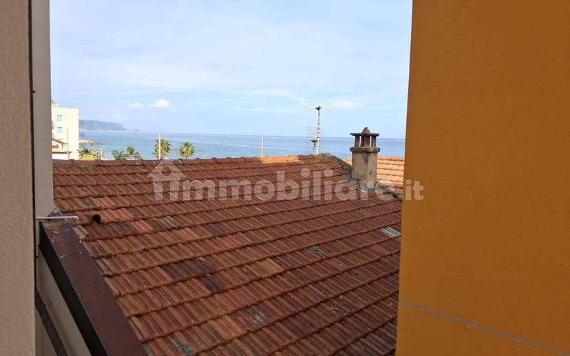 Trilocale piazza della Libertà 4, Borghetto Santo Spirito — foto 24 di 33