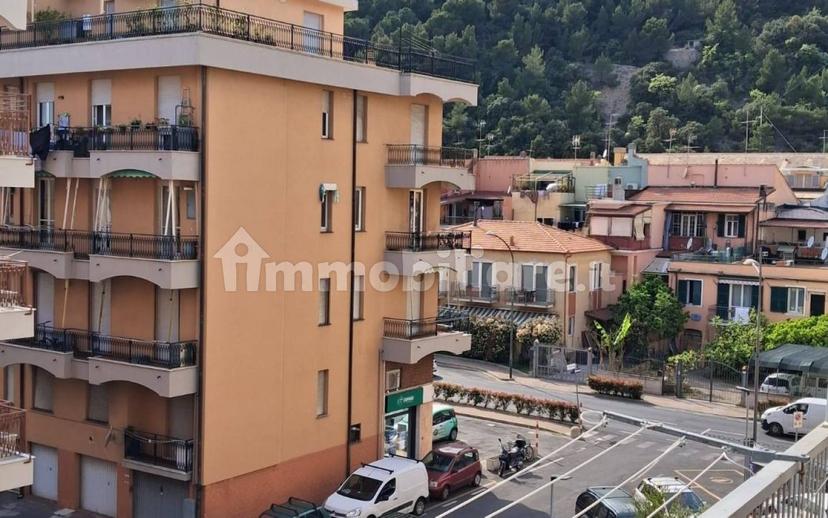Trilocale piazza della Libertà 4, Borghetto Santo Spirito — foto 7 di 33