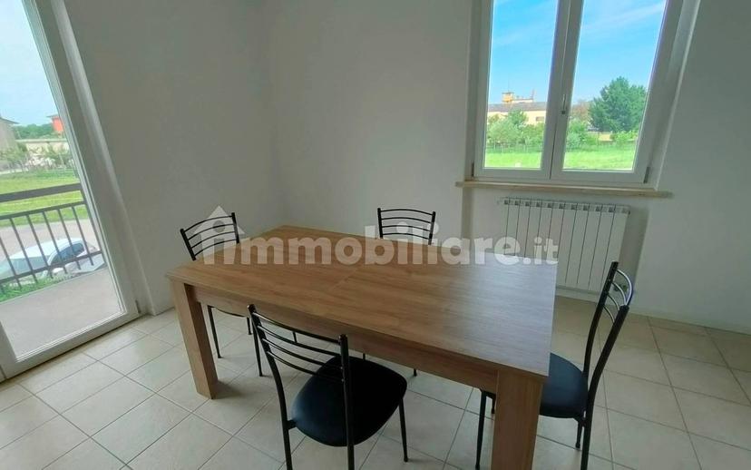 Trilocale ottimo stato, primo piano, Centro, Isola Rizza — foto 12 di 16