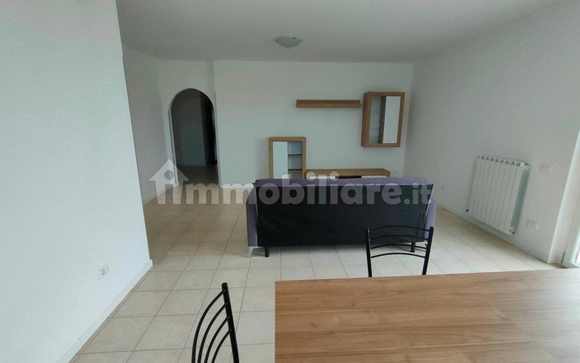 Trilocale ottimo stato, primo piano, Centro, Isola Rizza — foto 5 di 16