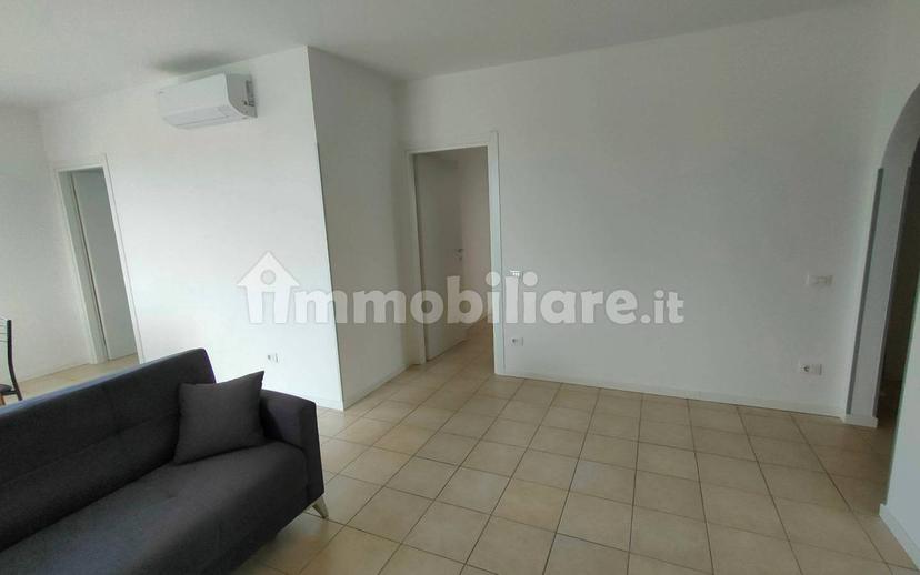 Trilocale ottimo stato, primo piano, Centro, Isola Rizza — foto 7 di 16