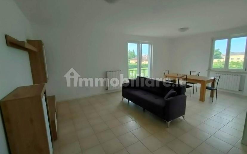 Trilocale ottimo stato, primo piano, Centro, Isola Rizza — foto 16 di 16