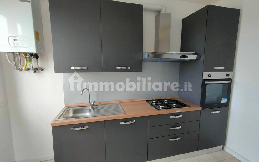 Trilocale ottimo stato, primo piano, Centro, Isola Rizza — foto 10 di 16