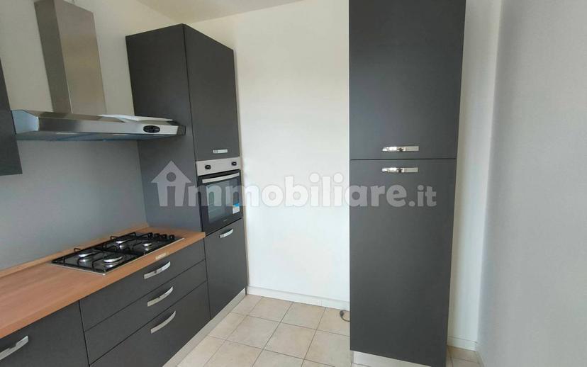 Trilocale ottimo stato, primo piano, Centro, Isola Rizza — foto 15 di 16
