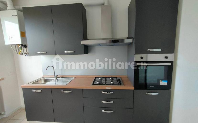 Trilocale ottimo stato, primo piano, Centro, Isola Rizza — foto 2 di 16