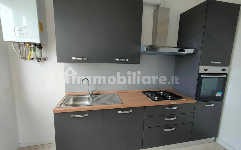 Trilocale ottimo stato, primo piano, Centro, Isola Rizza — foto 13 di 16
