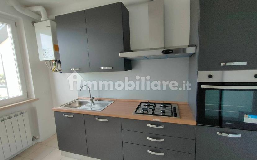 Trilocale ottimo stato, primo piano, Centro, Isola Rizza — foto 3 di 16