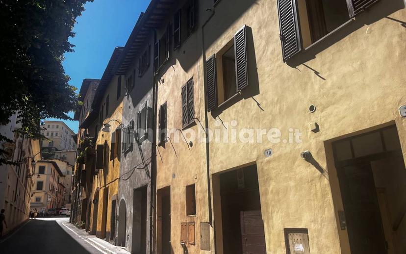 Trilocale via dell'Anfiteatro, Centro Storico, Spoleto — foto 5 di 14