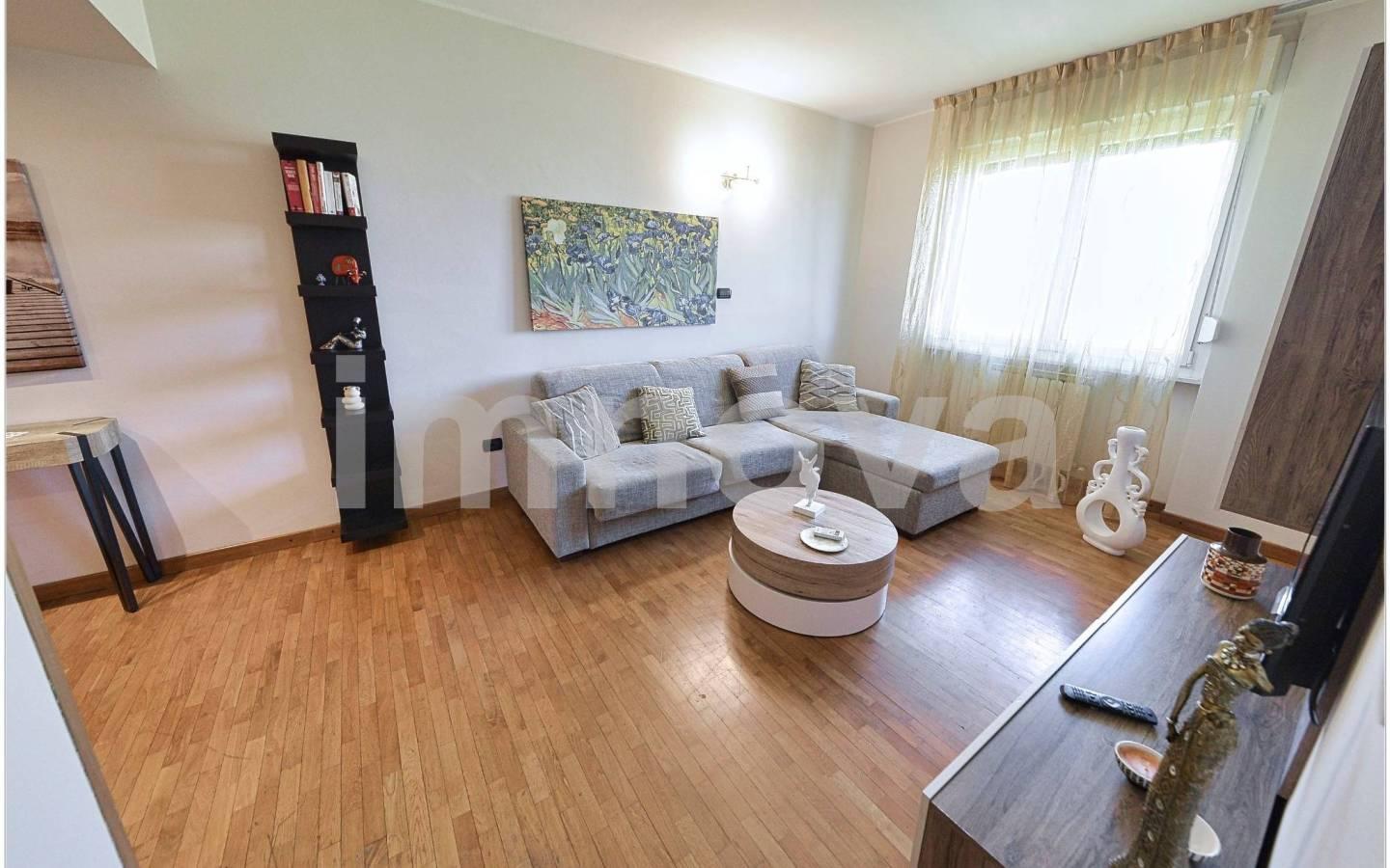 Trilocale via Padova 19, Barlassina