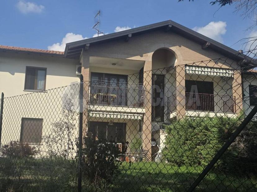 Trilocale via Carlo Pisacane, Centro, Mornago — foto 39 di 52