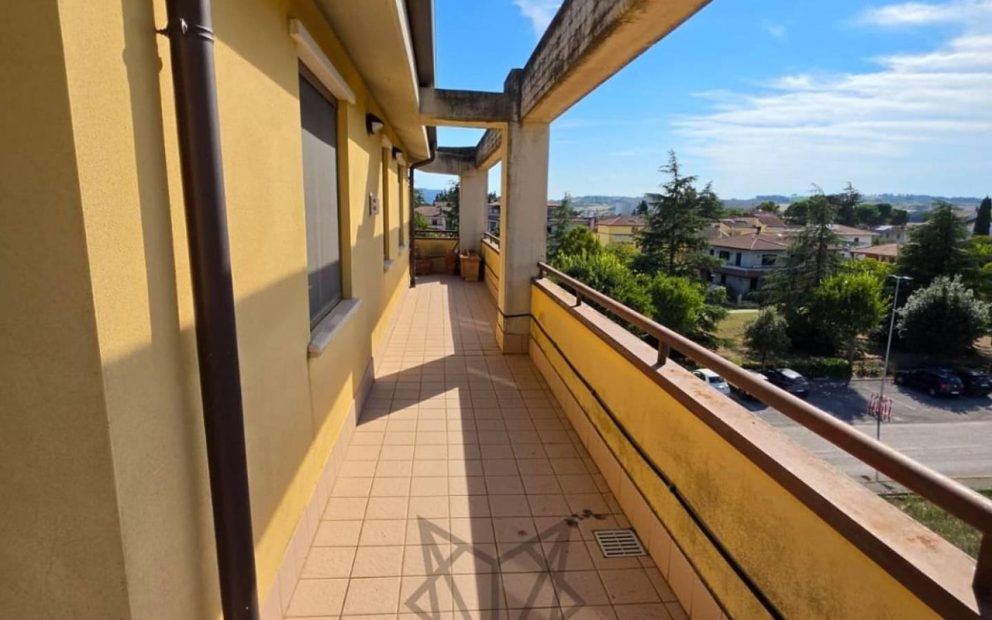 Attico ottimo stato, 145 m², Bastia Umbra