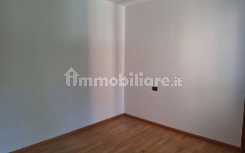 Trilocale via Garzoneri, Treviglio — foto 6 di 16