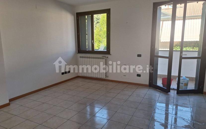 Trilocale via Garzoneri, Treviglio — foto 12 di 16