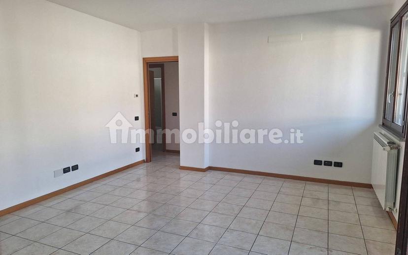 Trilocale via Garzoneri, Treviglio — foto 9 di 16
