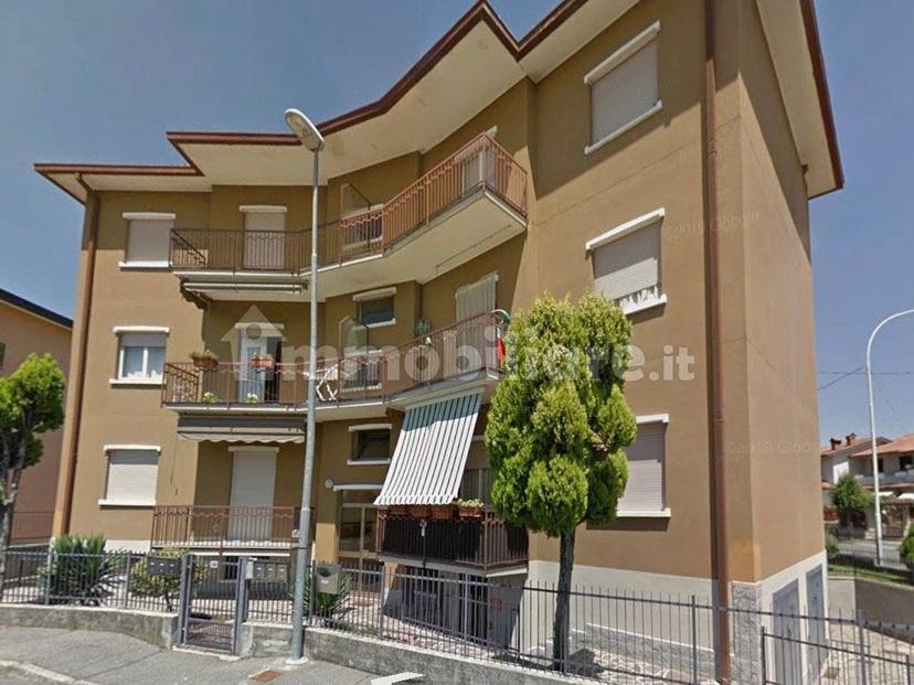 Trilocale via Antonio Locatelli, Calusco d'Adda — foto 3 di 3