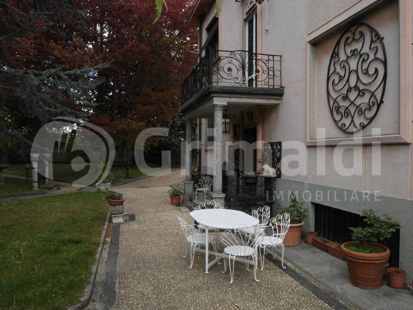 Villa unifamiliare via Villafranca, 1, Centro, Carate Brianza — foto 2 di 24